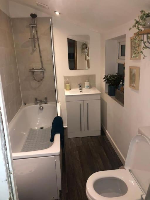 Just The Splott! Sleeps 6, 8 Mins To Stadium. Cardiff Zewnętrze zdjęcie